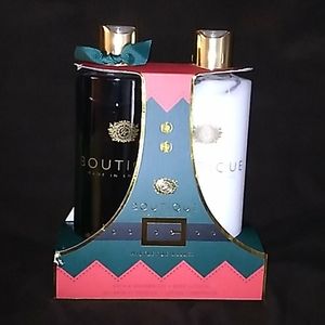 NIP Grace  Cole Boutique Mistletoe Kisses Bath Set